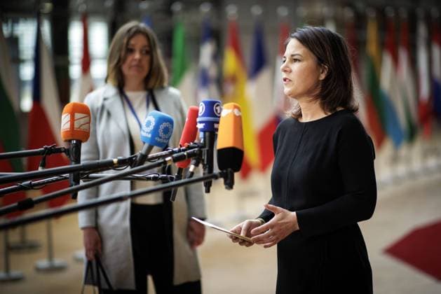 News Themen der Woche KW12 Annalena Baerbock, Bundesaussenministerin, aufgenommen waehrend eines Doorsteps, im Rahmen ihrer Teilnahme am Rat fuer Aussenbeziehungen in Bruessel, 20.03.2023. Bruessel Belgium *** Annalena Baerbock, German Foreign Minister, taken during a doorstep, in the context of her participation in the Council on Foreign Relations in Brussels, 20 03 2023 Brussels Belgium Copyright: xJaninexSchmitz photothek.dex