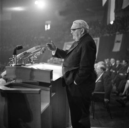 Persönlichkeiten aus 1965-71 DEU, Deutschland, Dortmund: Persönlichkeiten aus der Politik, Wirtschaft und Kultur aus den Jahren 1965-71. DEU, Germany, Dortmund: Personalities from politics, business and culture from the years 1965-71. *** Local Caption *** Ludwig Erhard ( CDU) NRW *** Personalities from politics, business and culture from the years 1965 71 DEU, Germany, Dortmund Personalities from politics, business and culture from the years 1965 71 Local Caption Ludwig Erhard CDU NRW