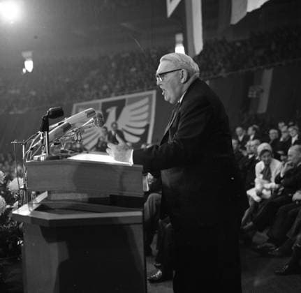 Persönlichkeiten aus 1965-71 DEU, Deutschland, Dortmund: Persönlichkeiten aus der Politik, Wirtschaft und Kultur aus den Jahren 1965-71. DEU, Germany, Dortmund: Personalities from politics, business and culture from the years 1965-71. *** Local Caption *** Ludwig Erhard ( CDU) NRW *** Personalities from politics, business and culture from the years 1965 71 DEU, Germany, Dortmund Personalities from politics, business and culture from the years 1965 71 Local Caption Ludwig Erhard CDU NRW