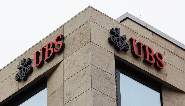 20.03.2023, Deutschland, NRW, Banken, Übernahmen, Finanzen, Finanzkrise, Die Schweizer Grossbank UBS übernimmt die Bank Credit Suisse, Großbankenfusion, Übernahme, Bankenfusion, UBS Logo, Bürogebäude NRW Deutschland *** 20 03 2023, Germany, NRW, banks, takeovers, finance, financial crisis, The major Swiss bank UBS takes over the bank Credit Suisse, major bank merger, takeover, bank merger, UBS logo, office building NRW Germany Copyright: xD.xKerlekin SnowfieldxPhotographyx SF200323UBSD4