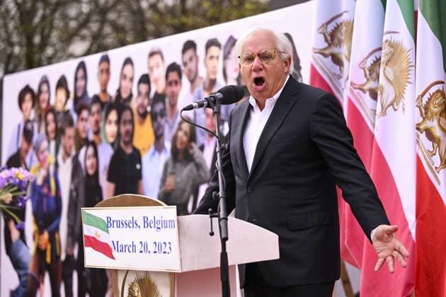 News Themen der Woche KW12 News Bilder des Tages US Senator Robert Torricelli delivers a speech at a protest to support the Iranian resistance movement, Monday 20 March 2023 in Brussels.  LAURIExDIEFFEMBACQ 63372867