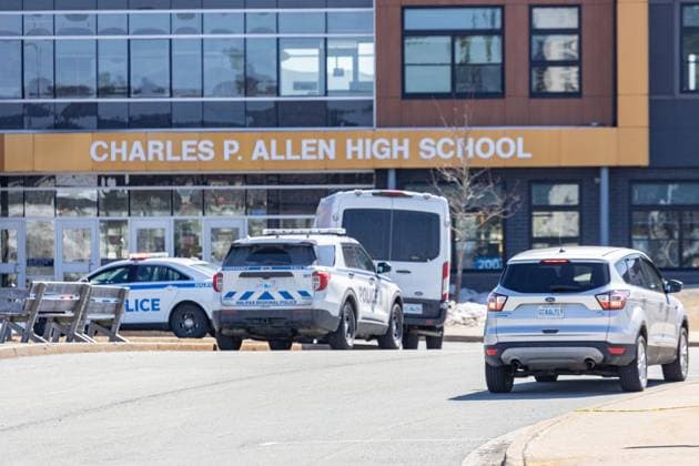 News Bilder des Tages February 27, 2023, Halifax, NS, Canada: Police monitor the situation at Charles P. Allen High School in Halifax, Monday, March 20, 2023. Halifax police have arrested a student after three people were stabbed at a high school this morning. Halifax Canada  - ZUMAc35_ 20230227_zaf_c35_057 Copyright: xRileyxSmithx