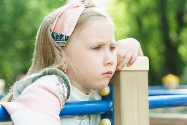 IMAGO Creative, Gesellschaft, Leisure Sickness Portrait of sad little girl in a city park Portrait of sad and bored little girl in a city park ,model released, Symbolfoto Copyright: xZoonar.com blackdayx 18574608 ,model released, Symbolfoto ,property released