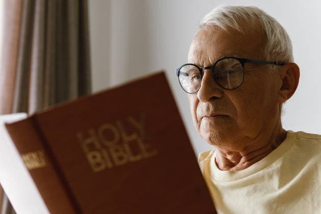 Elderly man reading holy bible at home Wise elderly man reading holy bible at home ,model released, Symbolfoto Copyright: xZoonar.com blackdayx 18580314 ,model released, Symbolfoto ,property released
