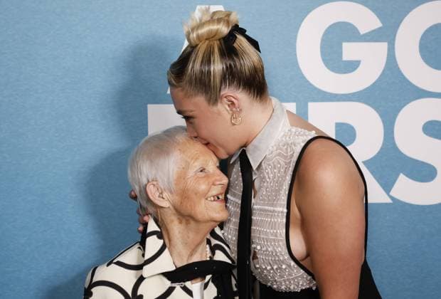 Bilder des Jahres 2023, Entertainment 03 März Entertainment Themen der Woche KW12 Entertainment Bilder des Tages Florence Pugh and her grandmother, Pat Mackin arrive on the red carpet at MGM s A Good Person New York Screening at Metrograph on Monday, March 20, 2023 in New York City.  NYP20230320207 JohnxAngelillo