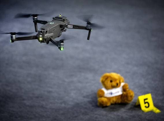 News Themen der Woche KW12 News Bilder des Tages AMSTERDAM - A police drone at the Amsterdam Drone Week in the RAI Amsterdam. Experts, companies and policymakers will talk during the event about how drones can be used to transport people. ANP REMKO DE WAAL netherlands out - belgium out  Copyright: xx x465471694x originalFilename: 465471694.jpg
