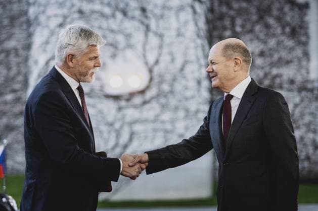 News Themen der Woche KW12 News Bilder des Tages (R-L) Olaf Scholz (SPD), Bundeskanzler, und Petr Pavel, Praesident der Tschechischen Republik, aufgenommen im Rahmen eines gemeinsamen Treffens in Berlin, 21.03.2023. Berlin Deutschland *** R L Olaf Scholz SPD , German Chancellor, and Petr Pavel, President of the Czech Republic, photographed during a joint meeting in Berlin, 21 03 2023 Berlin Germany Copyright: xFlorianxGaertner photothek.dex