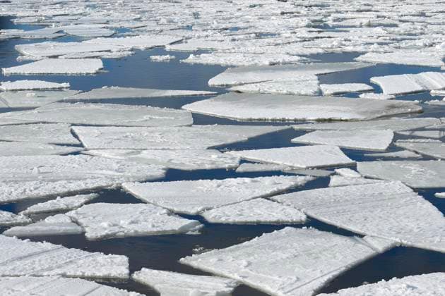 Creative Highlights World Treibende Eisplatten, Fluss Chateauguay, Provinz Quebec, Kanada, Nordamerika *** driving ice plates, River chateauguay, Province Quebec, Canada, North America Copyright: imageBROKER/GuentherxSchwermer ibxgsc09112143.jpg