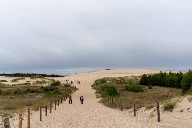 Leba Leba, Poland - 4 September, 2021: tourists enjoy a visit to the sand dunes of Slowinksi National Park in northern Poland Copyright: xZoonar.com NandoxLardix 17568355