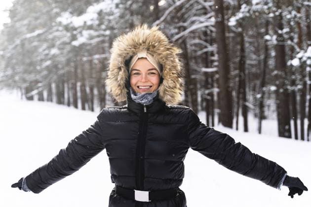 Young and cheerful woman enjoying walking during beautiful winter day Portrait of young and cheerful woman enjoying walking during beautiful winter day ,model released, Symbolfoto Copyright: xZoonar.com blackdayx 18604483 ,model released, Symbolfoto ,property released