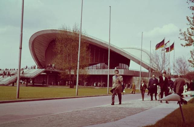 Berlin GER,20230101, Aufnahme ca 1959, Berlin, Kongresshalle, Schwangere Auster *** Berlin GER,20230101, photo ca 1959, Berlin, Congress Hall, pregnant oyster