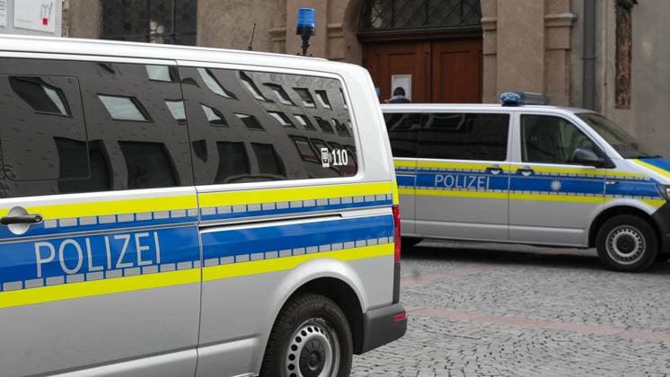 Muenchen Themenfoto: Polizei, Polizeiauto, Polizisten, Einsatz, Deutschland, 22.03.23 Einsatzfahrzeuge in Bereitschaft Themenfoto: Polizei, Polizeiauto, Polizisten, Einsatz, Deutschland, 22.03.23 *** Munich theme photo police, police car, policemen, operation, Germany, 22 03 23 emergency vehicles on standby theme photo police, police car, policemen, operation, Germany, 22 03 23 Copyright: xEibner-Pressefoto JohannxMedveyx EP_JMY
