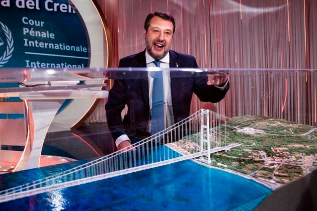 Bilder des Jahres 2023, News 03 März News Themen der Woche KW12 News Bilder des Tages March 22, 2023, ROME, ITALIA: Italian Minister of Infrastructure and Transport, Matteo Salvini, shows the model of the bridge project over the Strait of Messina during the RAI tv program Cinque minuti (Five Minutes), hosted by Bruno Vespa, in Rome, Italy, 22 March 2023..ANSA ANGELO CARCONI ROME ITALIA  - ZUMAa110 20230322_zaf_a110_084 Copyright: xAngeloxCarconix