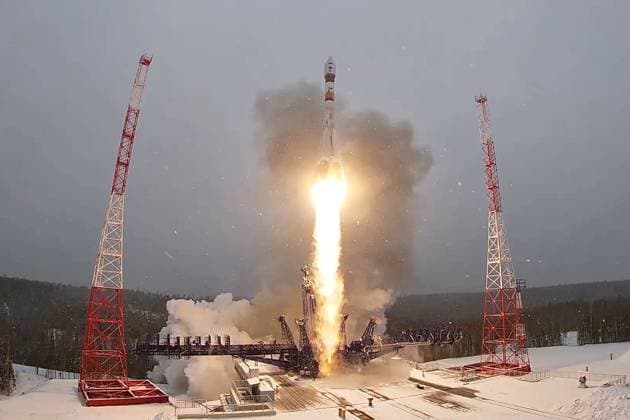 News Themen der Woche KW12 News Bilder des Tages RUSSIA, ARKHANGELSK REGION - MARCH 23, 2023: A Soyuz-2.1a rocket booster carrying the Kosmos-2567 military satellite lifts off from a launch pad at the Plesetsk Cosmodrome. Best quality available. Video screen grab. Russian Defence Ministry TASS  58021398