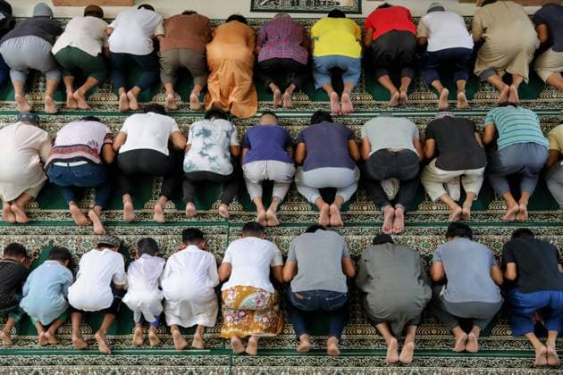 News Themen der Woche KW12 News Bilder des Tages March 23, 2023, Manila, Philippines: Filipino Muslims pray inside a mosque as they attend a mass on the first day of the Muslim holy fasting month of Ramadan in Marikina, Metro Manila, Philippines. Manila Philippines - ZUMAs213 20230323_zap_s213_012 Copyright: xBasilioxSepex
