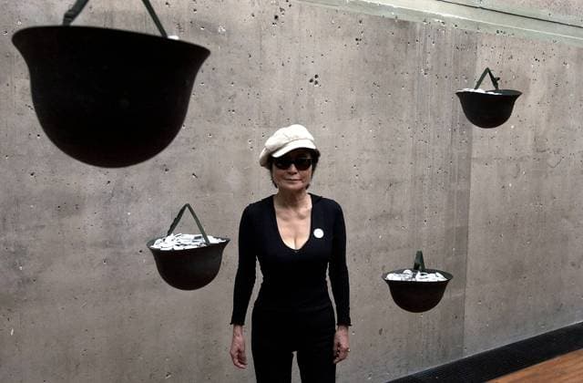 STOCKHOLM 20040528 Yoko Ono pressvisar sin utställning pa Kulturhuset. Multimediakonstnären Yoko Onos utställning Remember Love öppnar för allmänheten lördagen den 29:e maj. Bilden: Konstverket Whisper Piece Helmets bestaende av uppochnervända soldathjälmar innehallande knappar med olika texter som besökarna uppmanas ta var sin av och bära dem pa sig. Foto Anders Wiklund SCANPIX code 50030 x50030x *** STOCKHOLM 20040528 Yoko Ono gives a press preview of her exhibition at Kulturhuset Multimedia artist Yoko Onos exhibition Remember Love opens to the public on Saturday, May 29th Image The artwork Whisper Piece Helmets consisting of upside-down soldier helmets containing buttons with different texts that visitors are invi  Copyright: xAndersxWiklundx xTTx 50030