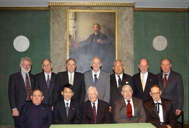 STOCKHOLM 20021212 Photographs of the 2002 Laureates taken December 12 in the Board Room of the Nobel Foundation. Seated left to right: Sydney Brenner, Koichi Tanaka, Jimmy Carter, Riccardo Giacconi, and Vernon L. Smith. Standing left to right: John E. Sulston, Daniel Kahneman, Kurt Wüthrich, Raymond Davis Jr., Masatoshi Koshiba, H. Robert Horvitz, and Imre KertÃ sz. Not in photo: John B. Fenn. ***HAND OUT, no sales, online, archive. Editorial use only*** STOCKHOLM Sverige x20360x *** STOCKHOLM 20021212 Photographs of the 2002 Laureates taken December 12 in the Board Room of the Nobel Foundation Seated left to right Sydney Brenner, Koichi Tanaka, Jimmy Carter, Riccardo Giacconi, and Vernon L Smith Standing left to right John E Sulston  Copyright: xHandxout NobelxFoundationx NOBEL 2002 PRISTAGARE