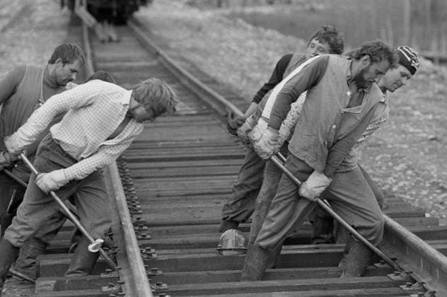 Baikal-Amur Mainline (BAM) 849060 08.08.1984 Team of tracklayers working at Baikal-Amur Mainline (BAM). Igor Mikhalev Sputnik Russia  Copyright: xIgorxMikhalevx