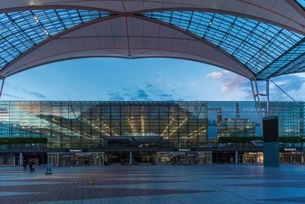 MUNICH, GERMANY - MARCH 23: International airport of Munich in the evening on March 23. 2023 in Germany. It is the second busiest airport in Germany. International airport of Munich Terminal 2 MUC Erding Germany *** MÜNCHEN, DEUTSCHLAND 23. MÄRZ Internationaler Flughafen München am Abend des 23. März 2023 in Deutschland Er ist der zweitgrößte Flughafen in Deutschland Internationaler Flughafen München Terminal 2 MUC Erding Deutschland Copyright: xx