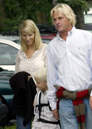 ASKER 20030818 Norwegian crown princess Mette-Marits son Marius start his schooling in Aker monday August 18, 2003. Picture from left Crown princess mette-marit, Marius and father Morten Borg. ASKER Norge x20520x *** ASKER 20030818 Norwegian crown princess Mette Marits son Marius start his schooling in Aker monday August 18, 2003 Picture from left Crown princess mette marit, Marius and father Morten Borg ASKER Norge x20520x  Copyright: xKnutxFalchx xTTx 20520