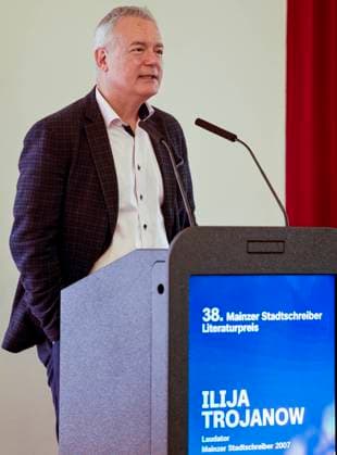 Ilija Trojanow ehemaliger Preisträger hält die Laudatio bei der Preisverleihung 38. Mainzer Stadtschreiber Literaturpreis im Kurfürstlichen Schloss zu Mainz 24.03.23