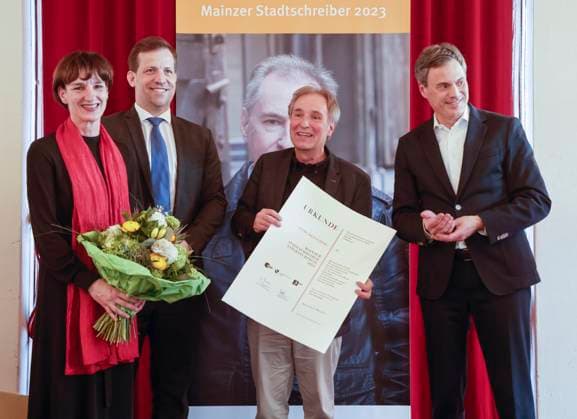 Entertainment Bilder des Tages Preisverleihung 38. Mainzer Stadtschreiber Literaturpreis im Kurfürstlichen Schloss zu Mainz, Kulturdezernentin Marianne Grosse, Oberbürgermeister Nino Haase, Preisträger Alois Hotschnig, ZDF Intendant Norbert Himmler 24.03.23