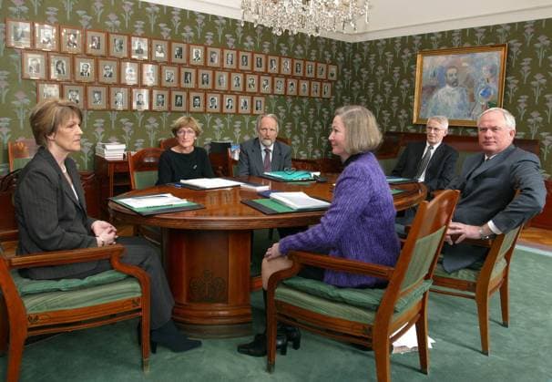 OSLO 20030225 The Norwegian Nobel Committe presented its new members in the Nobel Committe premises in Oslo, Norway Tuesday, February 25, 2003. The committe name the annual Nobel Peace Prize laureate. From left Inger Marie Ytterhorn (FrP), Sissel Ronbeck (Ap), Berge Furre (SV), Kaci Kullmann Five (H), the new Chairman Ole Danbolt Mjos (KrF) and the Secretary Geir Lundestad. Photo Knut Fjeldstad SCANPIX Code 20520 Oslo Norway BILDER x20520x *** OSLO 20030225 The Norwegian Nobel Committe presented its new members in the Nobel Committe premises in Oslo, Norway Tuesday, February 25, 2003 The committe name the annual Nobel Peace Prize laureate From left Inger Marie Ytterhorn FrP , Sissel Ronbeck Ap , Berge Furre SV , Kaci Kullmann Five H ,  Copyright: xKnutxFjeldstadx xTTx 20520