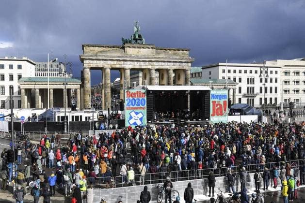 News Themen der Woche KW12 News Bilder des Tages Klimakonzert *** NUR FÜR REDAKTIONELLE ZWECKE *** EDITORIAL USE ONLY ***<p>Am 25. März 2023 fand am Brandenburger Tor in Berlin ein Klimakonzert für den Klimavolksentscheid statt. Deutschland Berlin Berlin Copyright: SergejxGlanze *** Climate Concert FOR EDITORIAL PURPOSES ONLY EDITORIAL USE ONLY p On March 25, 2023, a climate concert for the climate referendum took place at the Brandenburg Gate in Berlin Germany Berlin Copyright SergejxGlanze Copyright: SergejxGlanze doc7phjzxn4k7q1bfqicff0 ,EDITORIAL USE ONLY