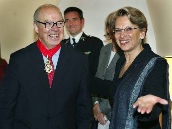 STOCKHOLM 20040927 - Hans Blix tog idag emot Hederslegionen av Frankrikes försvarsminister MichÃ le Alliot-Marie vid en ceremoni pa franske ambassadörens residens i Stockholm. STOCKHOLM SVERIGE x1013x *** STOCKHOLM 20040927 Hans Blix today received the Legion of Honor from French Defense Minister Michèle Alliot Marie at a ceremony at the French Ambassadors residence in Stockholm STOCKHOLM SWEDEN x1013x  Copyright: xJACKxMIKRUTx HANS BLIX
