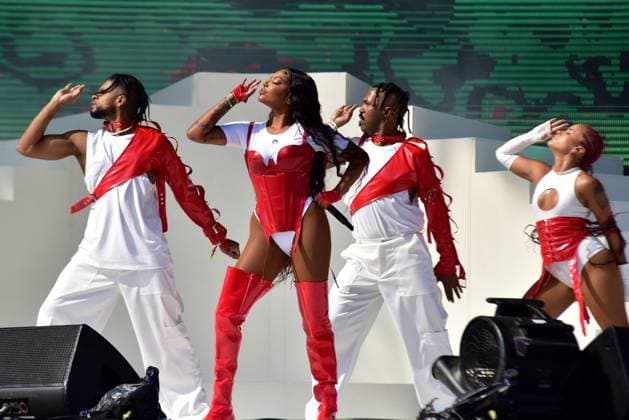 Bilder des Jahres 2023, Entertainment 03 März Entertainment Themen der Woche KW12 Entertainment Bilder des Tages SÃO PAULO, SP - 25.03.2023: LOLLAPALOOZA BRAZIL 2023 - Show by singer Ludmilla, during a performance at Lollapalooza 2023, this Saturday (25) at the Interlagos Circuit, SP. x2353075x  RobertoxCasimiro