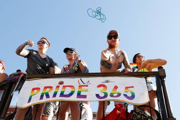 News Themen der Woche KW12 News Bilder des Tages March 25, 2023, Tampa, Florida, USA: Parade participants toss beads and entertain people during the Tampa Pride Diversity Parade at Ybor City on Saturday, March 25, 2023, in Tampa. Tampa USA - ZUMAs70_ 20230325_zan_s70_050 Copyright: xJeffereexWoox