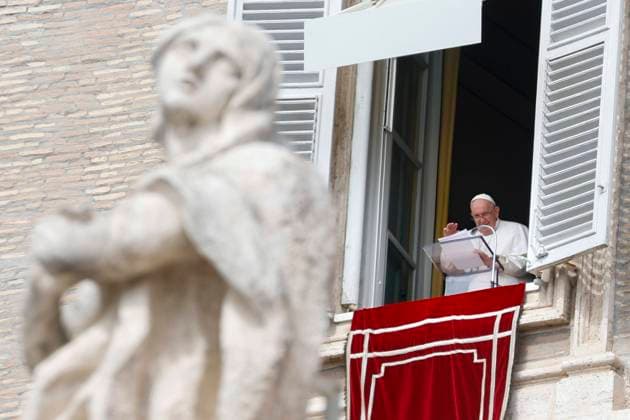 News Themen der Woche KW12 News Bilder des Tages March 26, 2023, Vatican City, Vatican City: Pope Francis blessing the faithful from the window of his office overlooking St. Peter s Square during the Angelus prayer, Vatican City, 26 March 2023. ANSA FABIO FRUSTACI Vatican City Vatican City - ZUMAa110 20230326_zaf_a110_002 Copyright: xFabioxFrustacix