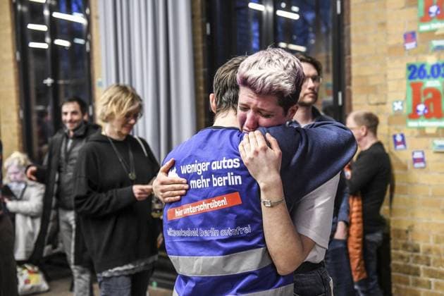 News Themen der Woche KW12 News Bilder des Tages Volksentscheid-BUM *** NUR FÜR REDAKTIONELLE ZWECKE *** EDITORIAL USE ONLY ***<p>Am 26. März 2023 warten die Initiatoren des Volksentscheid Berlin Klimaneutral im BUM Kreuzberg auf die Ergebniss. l. Luisa Neubauer. Deutschland Berlin Berlin Copyright: SergejxGlanze *** Referendum BUM FOR EDITORIAL PURPOSES ONLY EDITORIAL USE ONLY p On March 26, 2023, the initiators of the referendum Berlin Climate Neutral in the BUM Kreuzberg waiting for the results l Luisa Neubauer Germany Berlin Berlin Copyright SergejxGlanze Copyright: SergejxGlanze doc7pi4yjggsdlb95iwb4a ,EDITORIAL USE ONLY