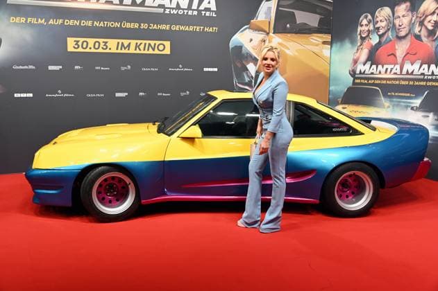 Entertainment Themen der Woche KW12 Entertainment Bilder des Tages Schauspielerin Evelyn Burdecki kommt zur Premiere des Films Manta Manta - Zwoter Teil der am 30.03.2023 in die Kinos kommt *** Actress Evelyn Burdecki arrives at the premiere of the film Manta Manta second part which will be released in cinemas on 30 03 2023