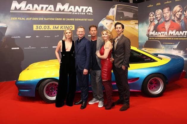 Luna Schweiger, Michael Kessler, Til Schweiger, Tina Ruland und Tim Oliver Schultz bei der Manta Manta - Zwoter Teil Film Premiere am 26.03.2023 in Koeln Manta Manta -Zwoter Teil Filmpremiere in Koeln *** Luna Schweiger, Michael Kessler, Til Schweiger, Tina Ruland and Tim Oliver Schultz at the Manta Manta Zwoter part film premiere on 26 03 2023 in Cologne Manta Manta Zwoter part film premiere in Cologne 