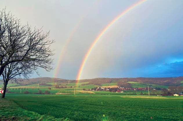 Regenbogen im Weserbergland zwischen Halle und Bremke. Bremke, 27.03.2023 *** Rainbow in the Weserbergland between Halle and Bremke Bremke, 27 03 2023 Foto:xU.xStammx xFuturexImage