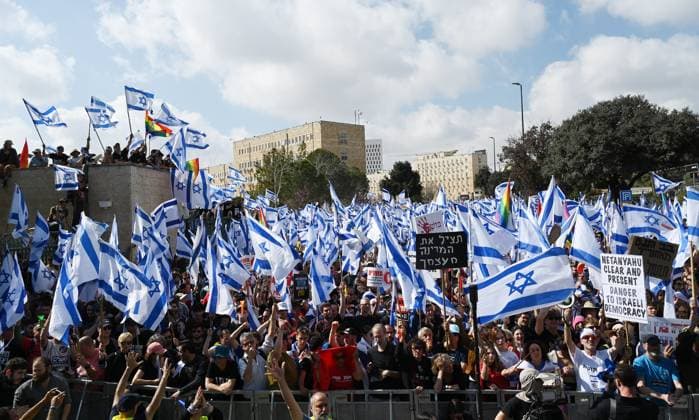 Israelis wave the national flag at a massive protest against Prime Minister Benjamin Netanyahu s judicial reform outside the Knesset in Jerusalem on Monday , March 27, 2023.  JER2023032709 DEBBIExHILL