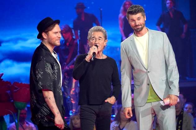 Johannes Oerding, Peter Maffay und Thore Schölermann bei der Aufzeichung der SAT.1 Geburtstags-Gala Happy Birthday Tabaluga! Die große Show mit Peter Maffay und Freunden im Studio H in Adlershof. Berlin, 12.02.2023 *** Johannes Oerding, Peter Maffay and Thore Schölermann at the recording of the SAT 1 birthday gala Happy Birthday Tabaluga The big show with Peter Maffay and friends at Studio H in Adlershof Berlin, 12 02 2023 Foto:xT.xBartillax xFuturexImage