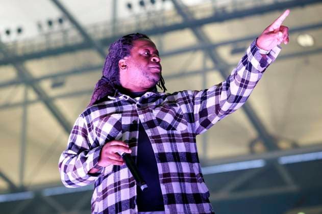 Mola Adebisi live bei der 90er Live Party in der Veltins-Arena auf Schalke. Gelsenkirchen, 25.03.2023 *** Mola Adebisi live at the 90s Live Party in the Veltins Arena at Schalke Gelsenkirchen, 25 03 2023 Foto:xxF.xZeisingx xFuturexImage