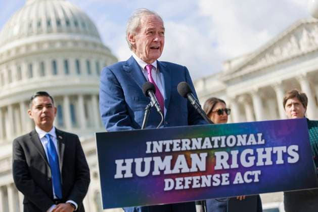 International Human Rights Defense Act Press Conference At U.S. Capitol At a press conference outside of the U.S. Capitol in Washington, D.C. on March 28, 2023, Senator Edward Markey (D-MA) announces the reintroduction of the International Human Rights Defense Act, which directs the State Department to prevent and respond to discrimination and violence against the LGBTQI+ community. Washington, D.C. United States  Copyright: xBryanxOlinxDozierx originalFilename: dozier-internat230328_npcov.jpg