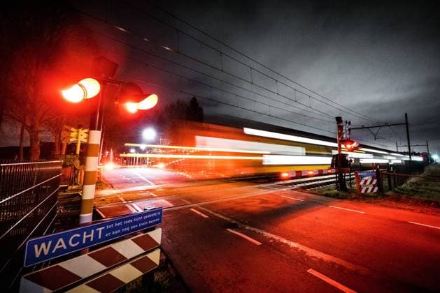 ESCH - A train runs on the track between Den Bosch and Boxtel in North Brabant. Train traffic has resumed after a week without trains on the route because badgers had dug burrows under the tracks at Esch and Vught. The badgers have since moved and the track has been restored. ANP ROB ENGELAAR netherlands out - belgium out  Copyright: xx x465967677x originalFilename: 465967677.jpg