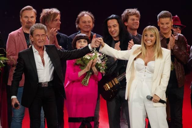 Entertainment Themen der Woche KW13 Entertainment Bilder des Tages Die Beatrice Egli Show Nik P. (Nikolaus Presnik), Peter Maffay, Mireille Mathieu, Bülent Ceylan, Beatrice Egli und Hartmut Engler (PUR) bei der TV Aufzeichnung Die Beatrice Egli Show am 28.03.2023 im Studio H in Adlershof-Berlin. *** The Beatrice Egli Show Nik P Nikolaus Presnik , Peter Maffay, Mireille Mathieu, Bülent Ceylan, Beatrice Egli and Hartmut Engler PUR at the TV recording The Beatrice Egli Show on 28 03 2023 in Studio H in Adlershof Berlin Copyright: xEventpressxKochanx