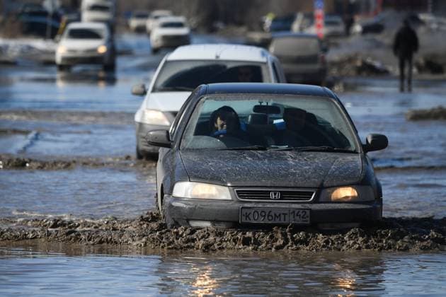 News Themen der Woche KW13 News Bilder des Tages Russia Daily Life 8400994 29.03.2023 Cars ride down the road in Novosibirsk, Russia. Alexandr Kryazhev Sputnik Novosibirsk Russia  Copyright: xAlexandrxKryazhevx