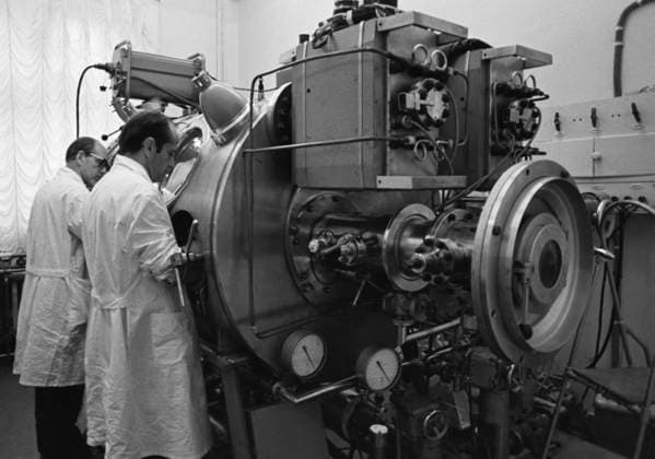 Moscow, USSR. August, 1976. Researchers of the receiving laboratory at the USSR Academy of Sciences prepare the vacuum chamber to study the Lunar soil retreived by the Luna-24 Soviet Automatic Interplanetary Station. The exact date of the photograph is unknown. Valentin Kuzmin TASS  17607405