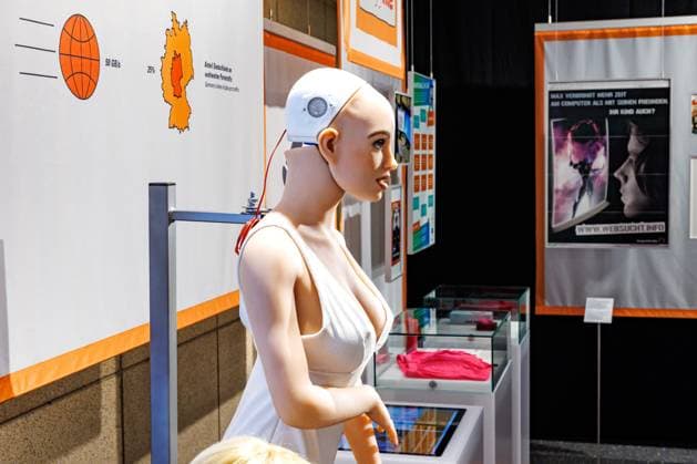 Die lebensechte digitale Sexpuppe Harmony - Die Ausstellung DeutschlandDigital vom 24. März 2023 bis 04. Februar 2024 im Haus der Geschichte in Bonn 30.03.2023 Bonn Gronau NRW Deutschland
