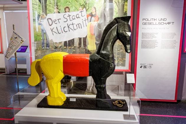 Entertainment Bilder des Tages Die Protestfigur Staatstrojaner - Die Ausstellung DeutschlandDigital vom 24. März 2023 bis 04. Februar 2024 im Haus der Geschichte in Bonn 30.03.2023 Bonn Gronau NRW Deutschland