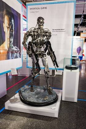 Ein Roboter T-800 eine Requisite aus dem Film Terminator mit Arnold Schwarzenegger - Die Ausstellung DeutschlandDigital vom 24. März 2023 bis 04. Februar 2024 im Haus der Geschichte in Bonn 30.03.2023 Bonn Gronau NRW Deutschland