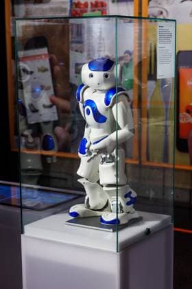 Der Sprachroboter Nao hilft Kindern das erlernen einer Zweitsprache - Die Ausstellung DeutschlandDigital vom 24. März 2023 bis 04. Februar 2024 im Haus der Geschichte in Bonn 30.03.2023 Bonn Gronau NRW Deutschland