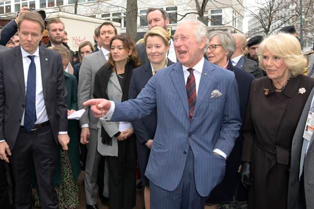 Entertainment Themen der Woche KW13 News Bilder des Tages Franziska Giffey, König Charles III. und Königin-Gemahlin Camilla beim Besuch des Wochenmarktes am Wittenbergplatz anlässlich des Staatsbesuchs des britischen Königspaares in Deutschland. Berlin, 30.03.2023 *** Franziska Giffey, King Charles III and Queen Consort Camilla visiting the weekly market at Wittenbergplatz on the occasion of the state visit of the British royal couple to Germany Berlin, 30 03 2023 Foto:xF.xKernx xFuturexImage