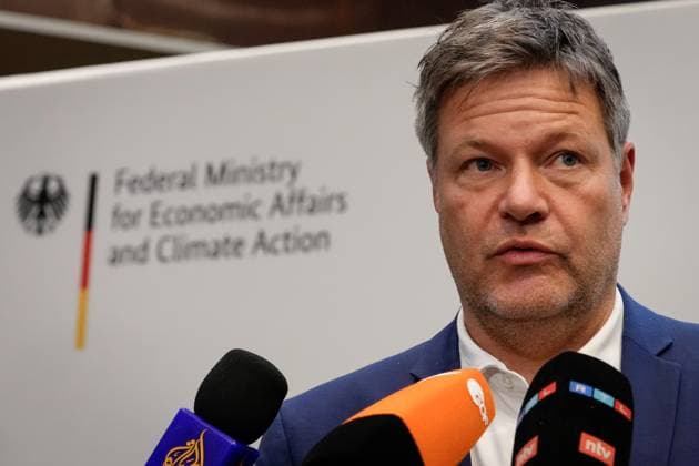 Canada Deutschland Energie Konferenz in Berlin Aktuell, 30.03.2023, Berlin, Wirtschafts- und Klimaminister Robert Habeck (Gruene) im Portrait beim Pressestatement im Anschluss an die Canada Germany Energy Conferenz in der Canadischen Botschaft in Berlin Berlin Berlin Deutschland